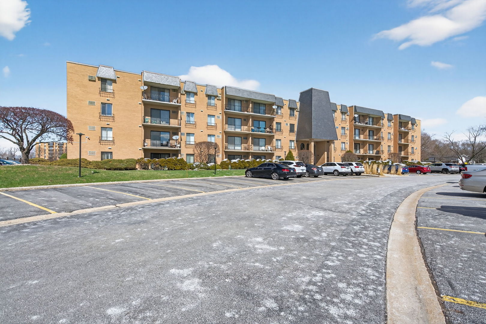 931 W Arquilla Drive #415, Glenwood, IL