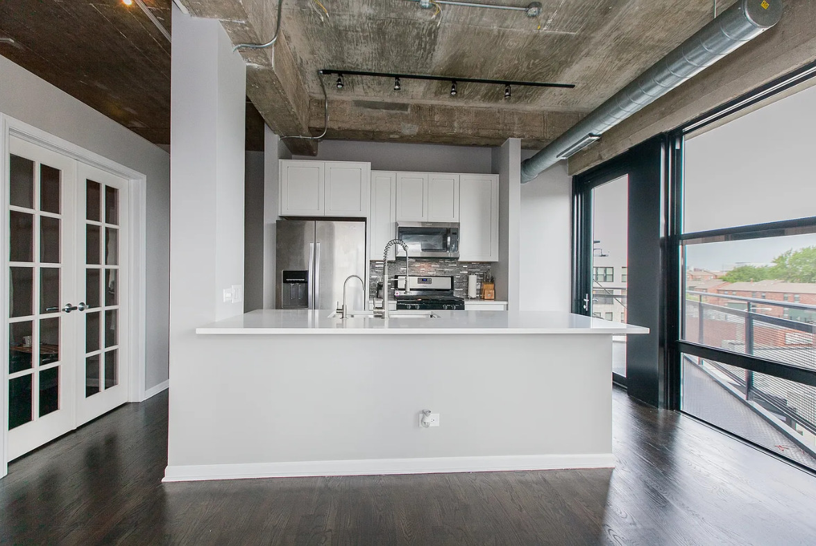 1000 W 15th Street #328, Chicago, IL