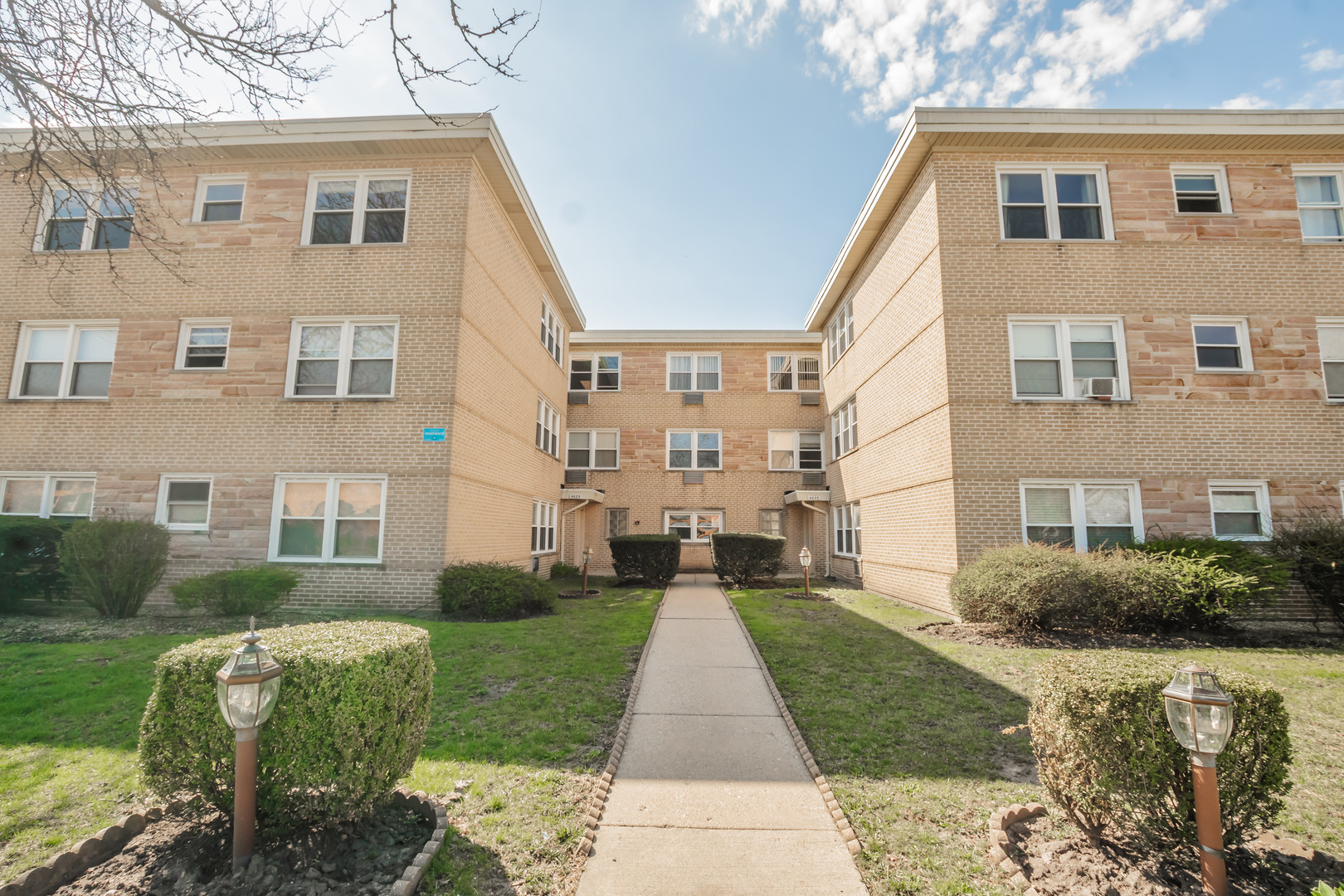 4629 Main Street #3A, Skokie, IL
