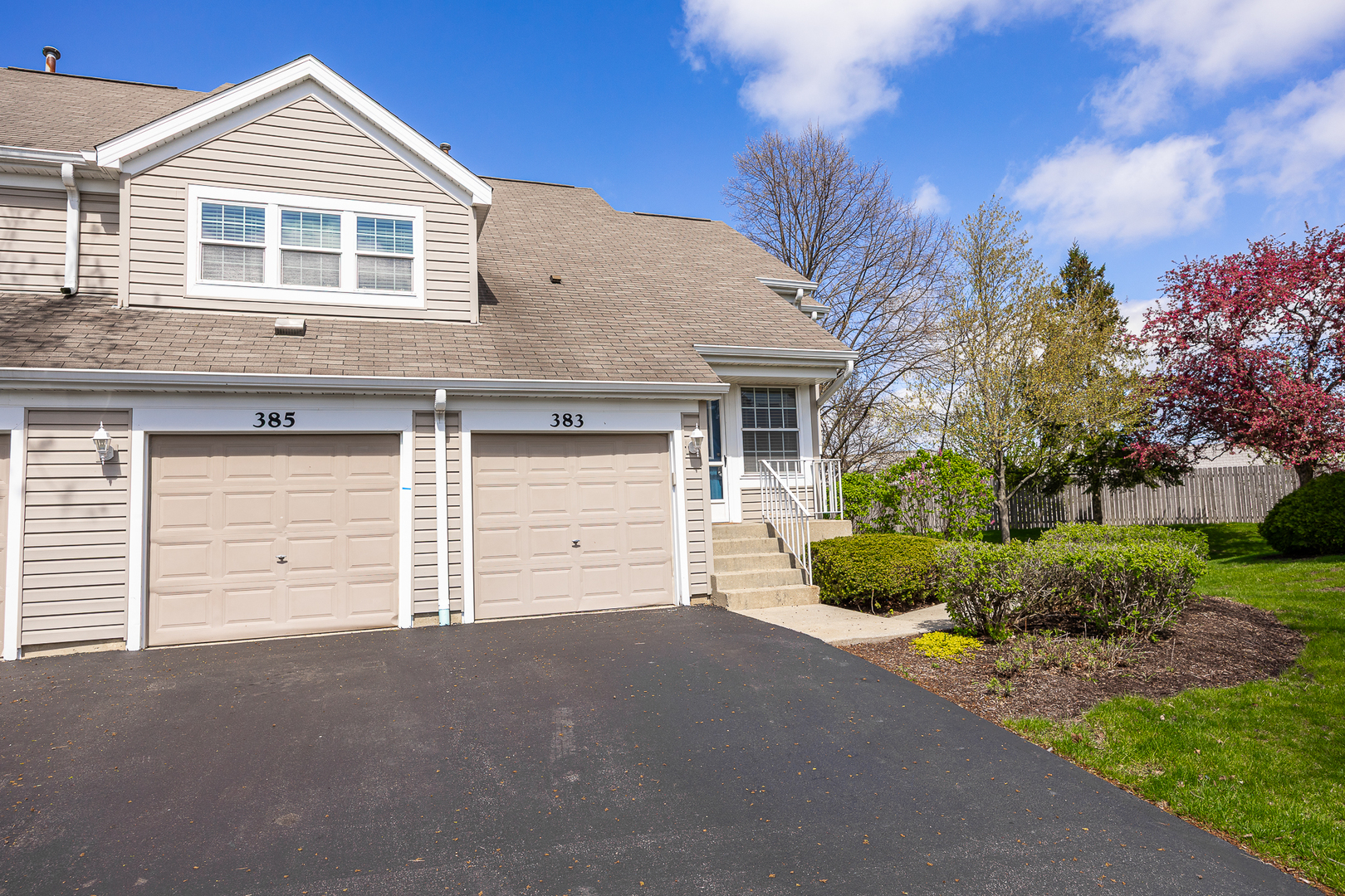 383 WEXFORD Court, Carol Stream, IL