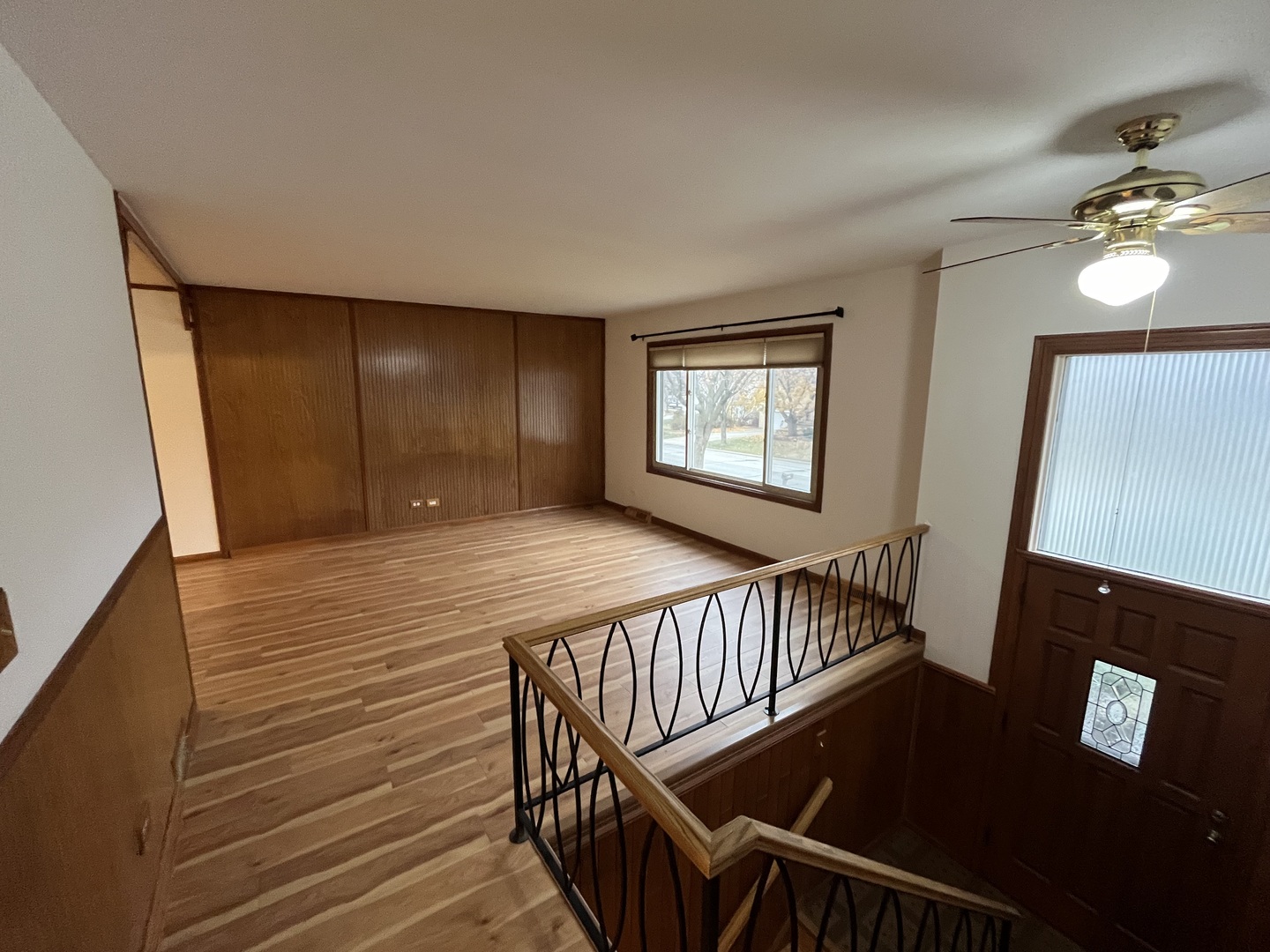 562 N Van Auken Street, Elmhurst, IL