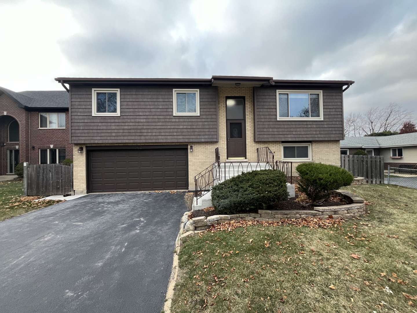 562 N Van Auken Street, Elmhurst, IL