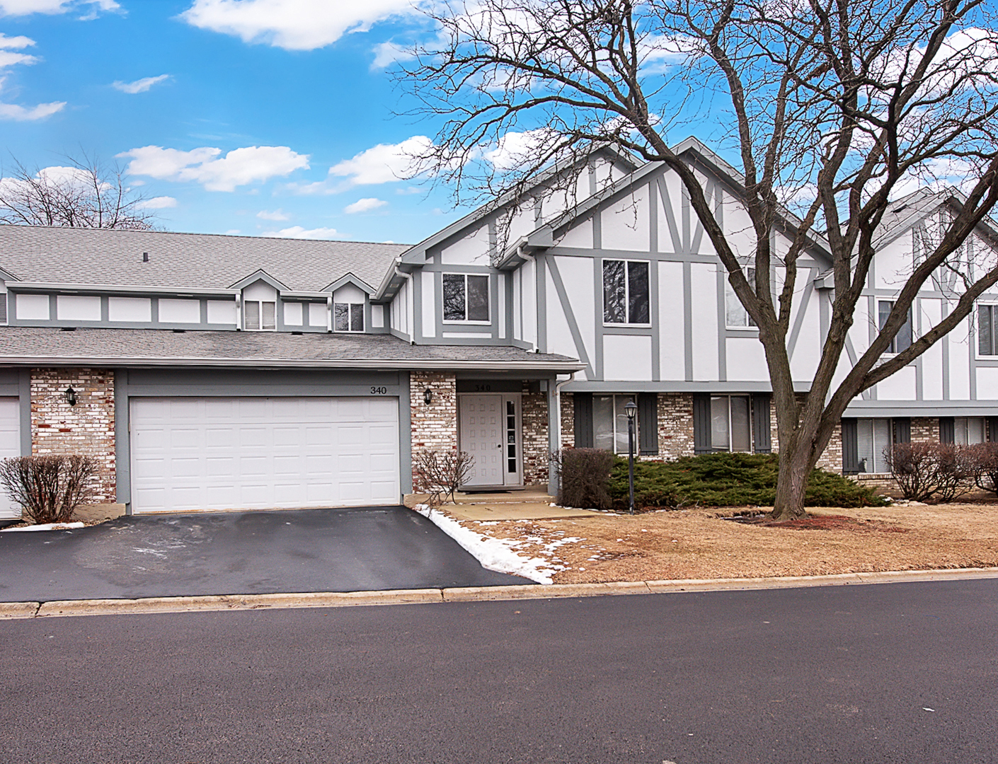 340 Springlake Lane #D, Aurora, IL