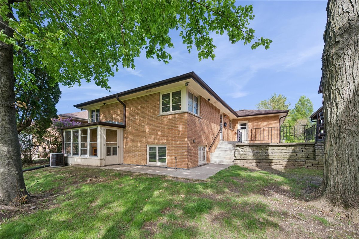 2648 Western Avenue, Highland Park, IL