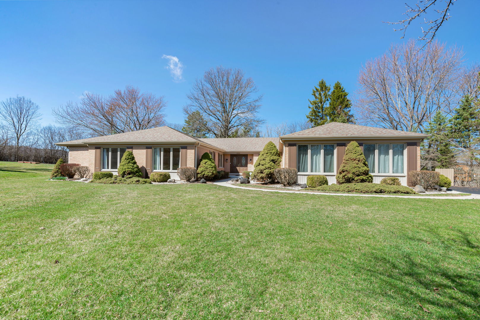 1449 S Shore Court, Barrington, IL