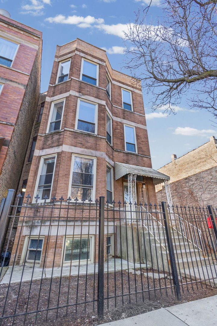 2833 W Polk Street, Chicago, IL