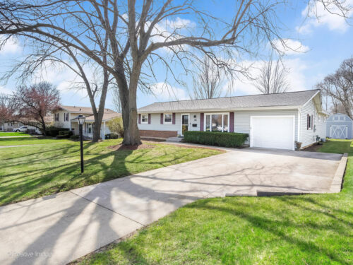 390 Arrowhead Trail, Carol Stream, IL