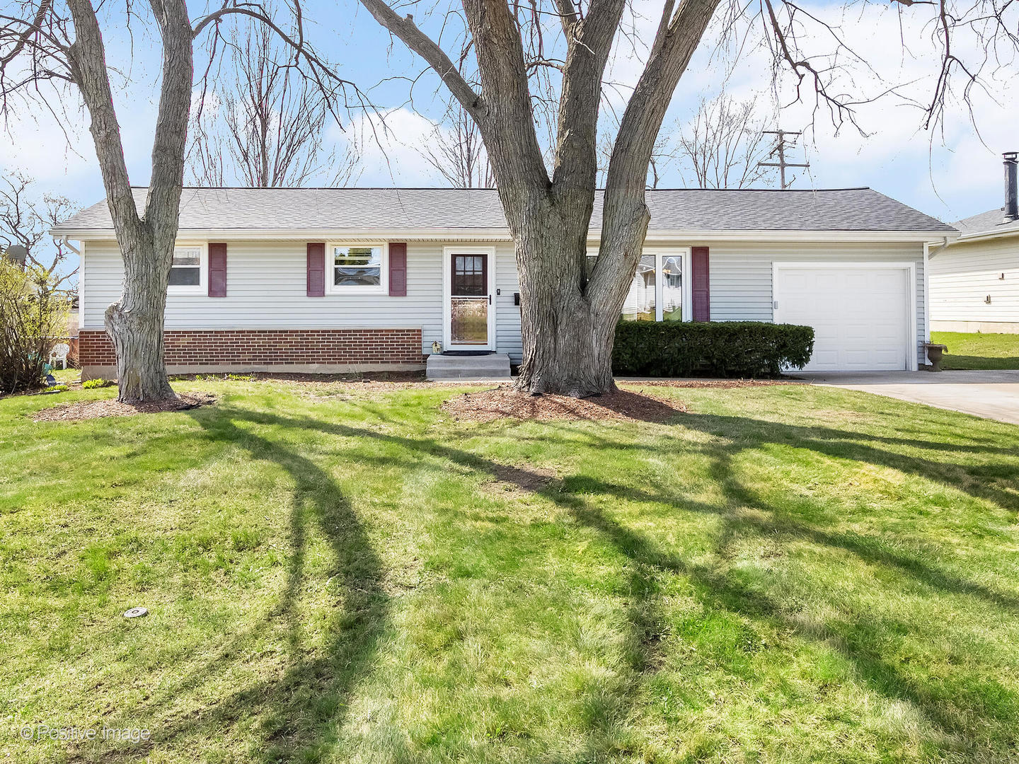 390 Arrowhead Trail, Carol Stream, IL