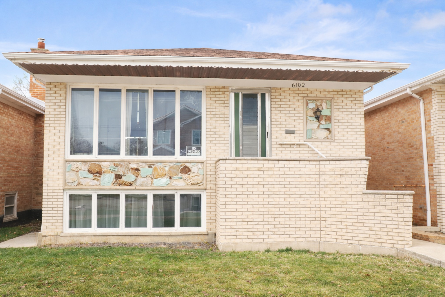 6102 W 64th Street, Chicago, IL