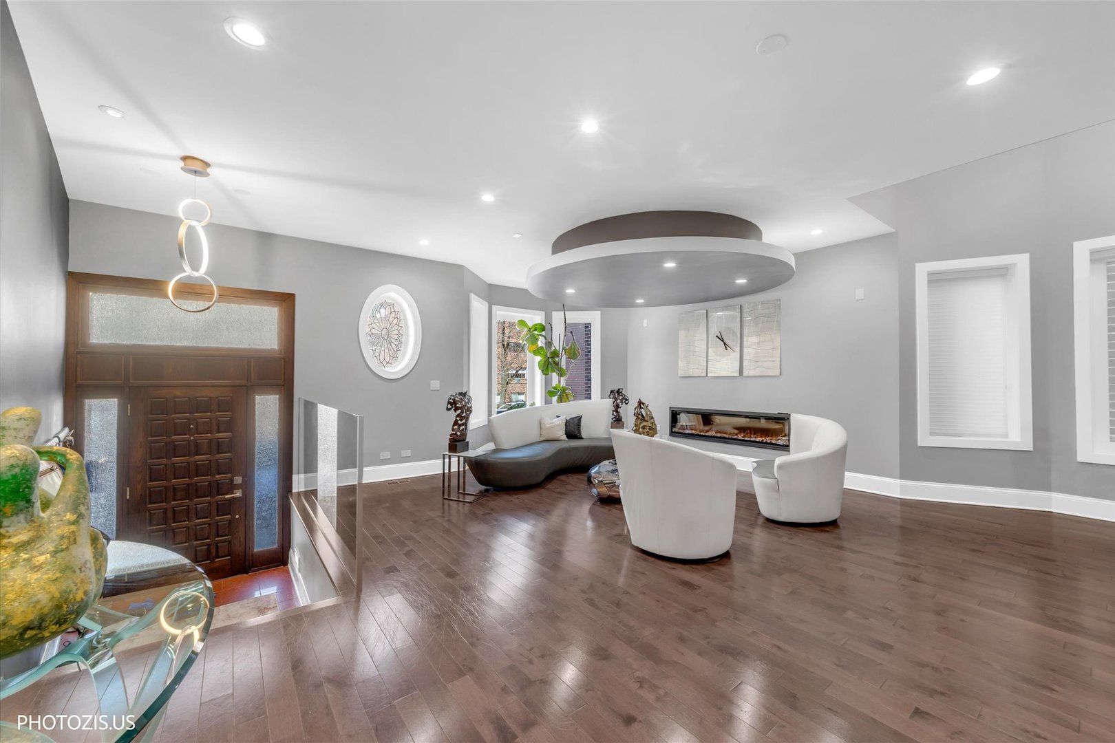 461 W Melrose Street, Chicago, IL