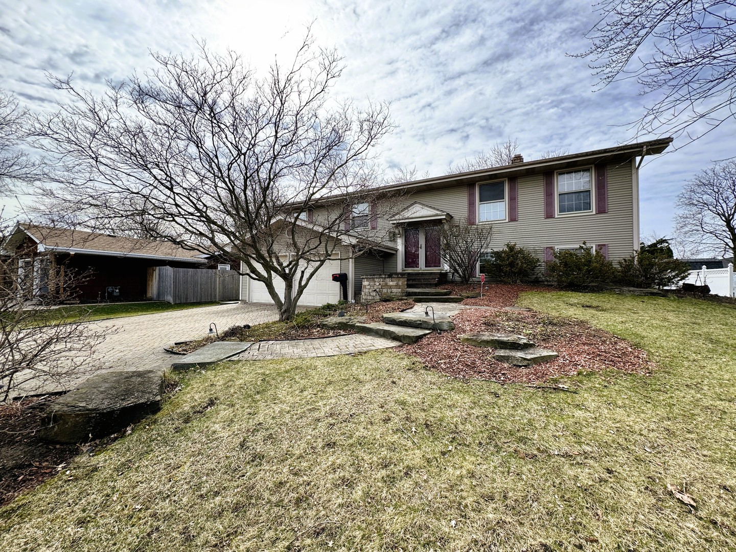 23W281 Cambridge Court, Glen Ellyn, IL