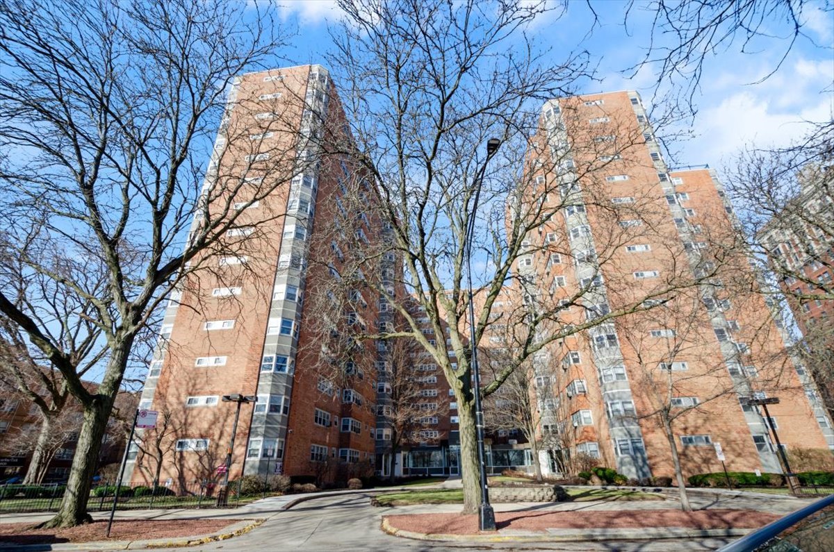 4950 N Marine Drive #902, Chicago, IL