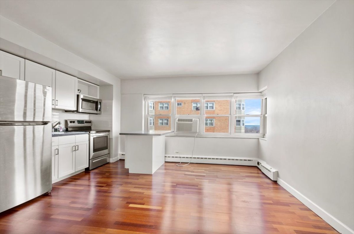 4950 N Marine Drive #902, Chicago, IL