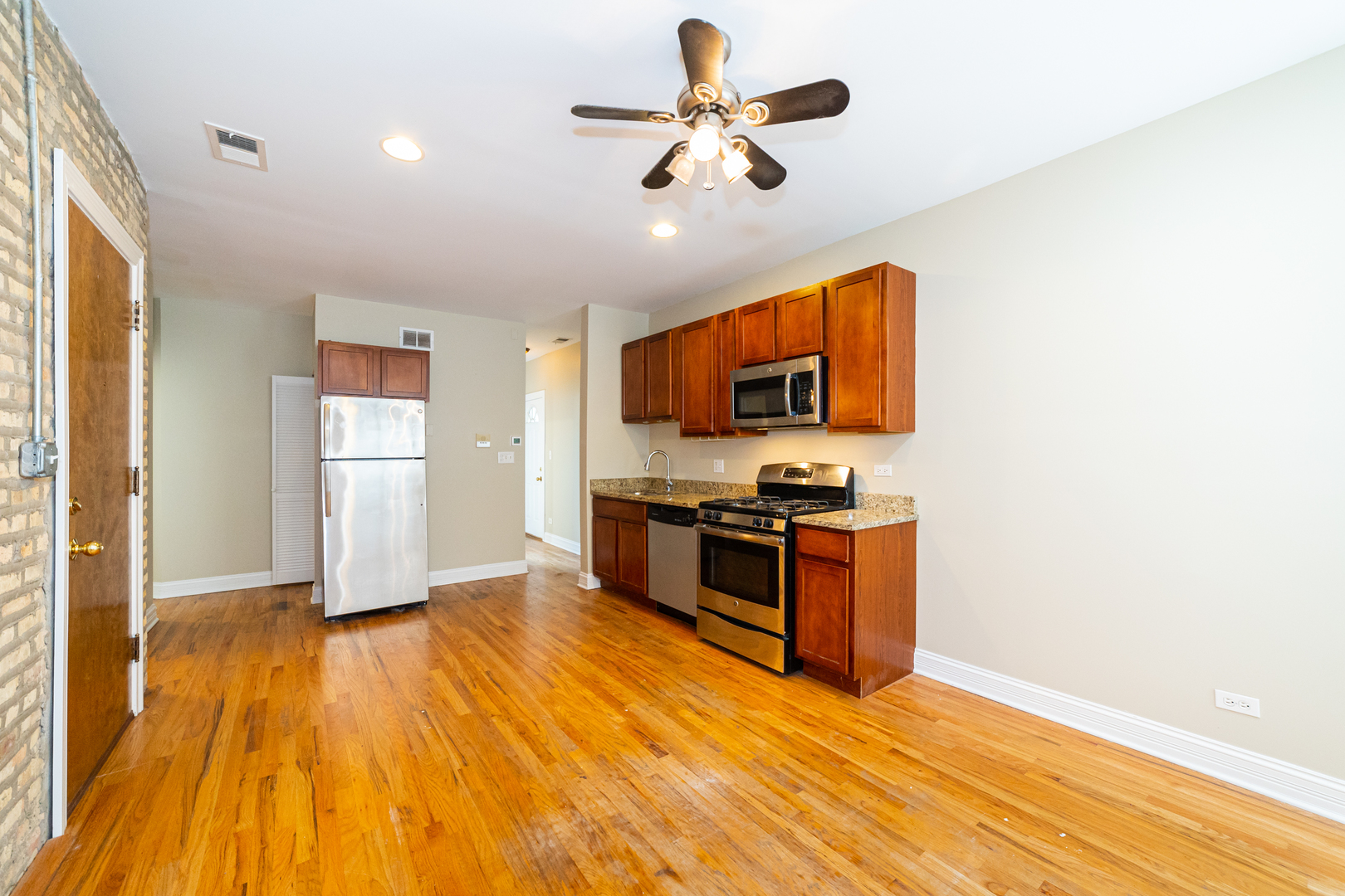 1644 W GREENLEAF Avenue #2S, Chicago, IL