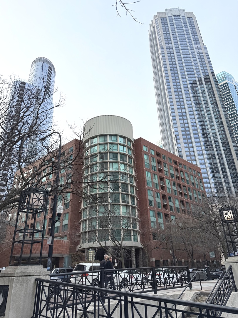 480 N McClurg Court #520, Chicago, IL