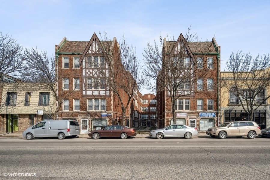 3748 W Irving Park Road #2C, Chicago, IL