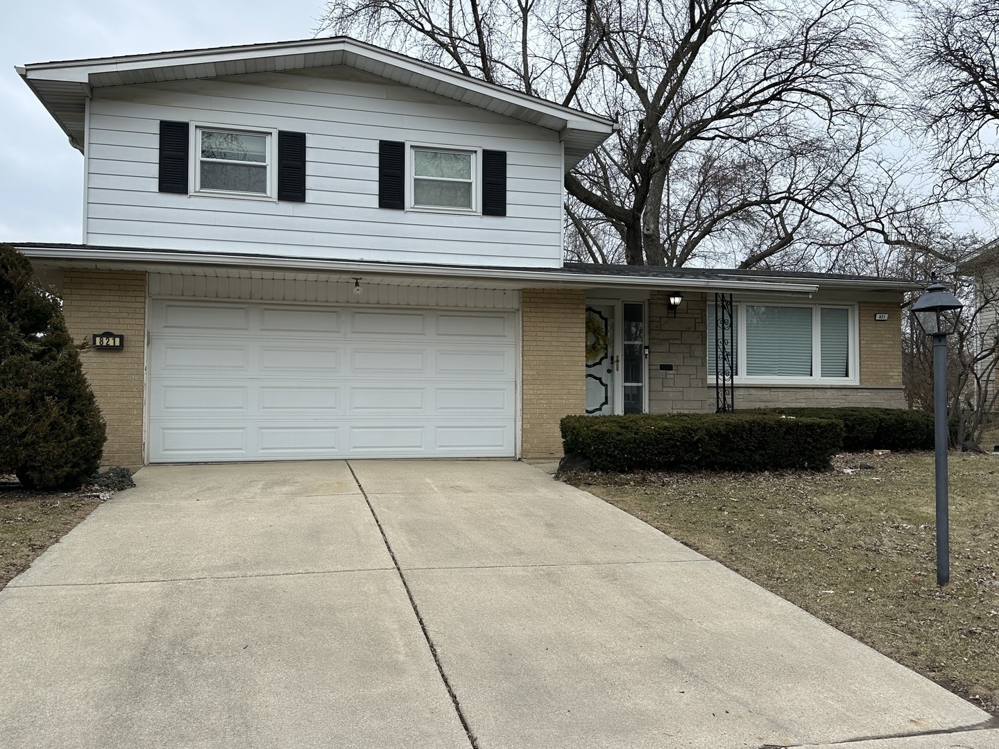 821 W Manor Court, Glenwood, IL