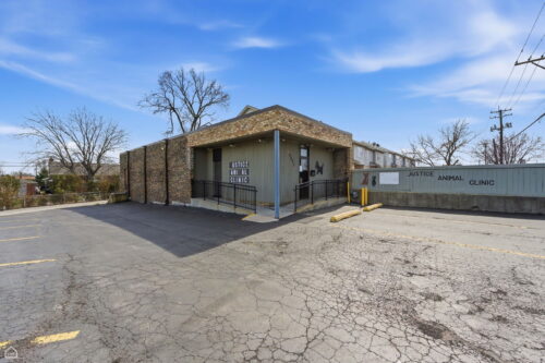 8507 S Roberts Road, Justice, IL