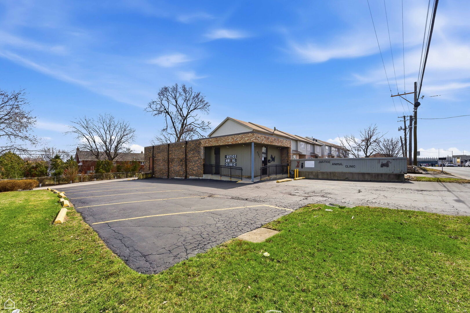 8507 S Roberts Road, Justice, IL