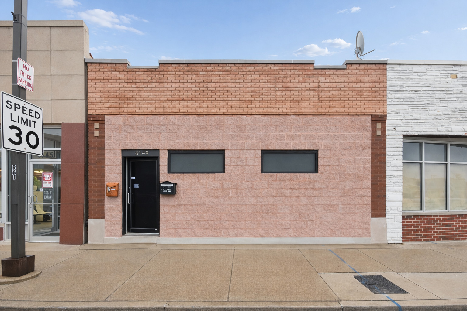 6149 S Archer Road, Summit, IL