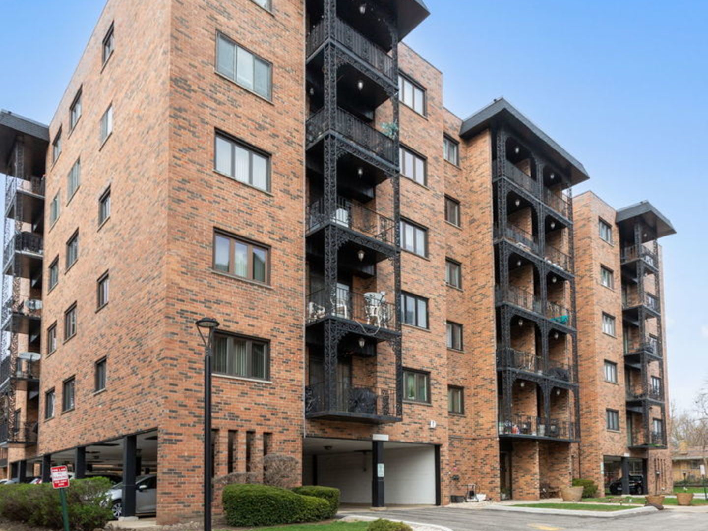 9332 Landings Lane #203D, Des Plaines, IL