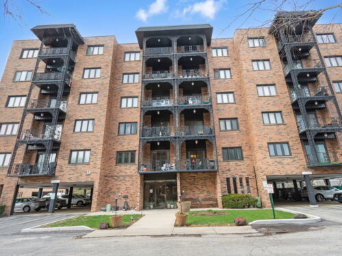 9332 Landings Lane #203D, Des Plaines, IL
