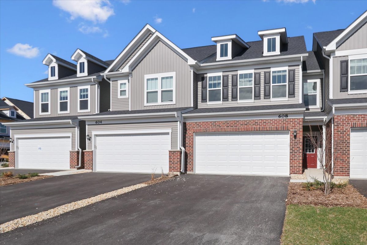 608 Switchgrass Way #61003, Bolingbrook, IL