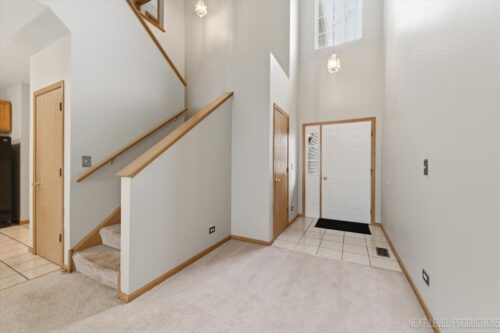 305 Thornwood Way #C, South Elgin, IL