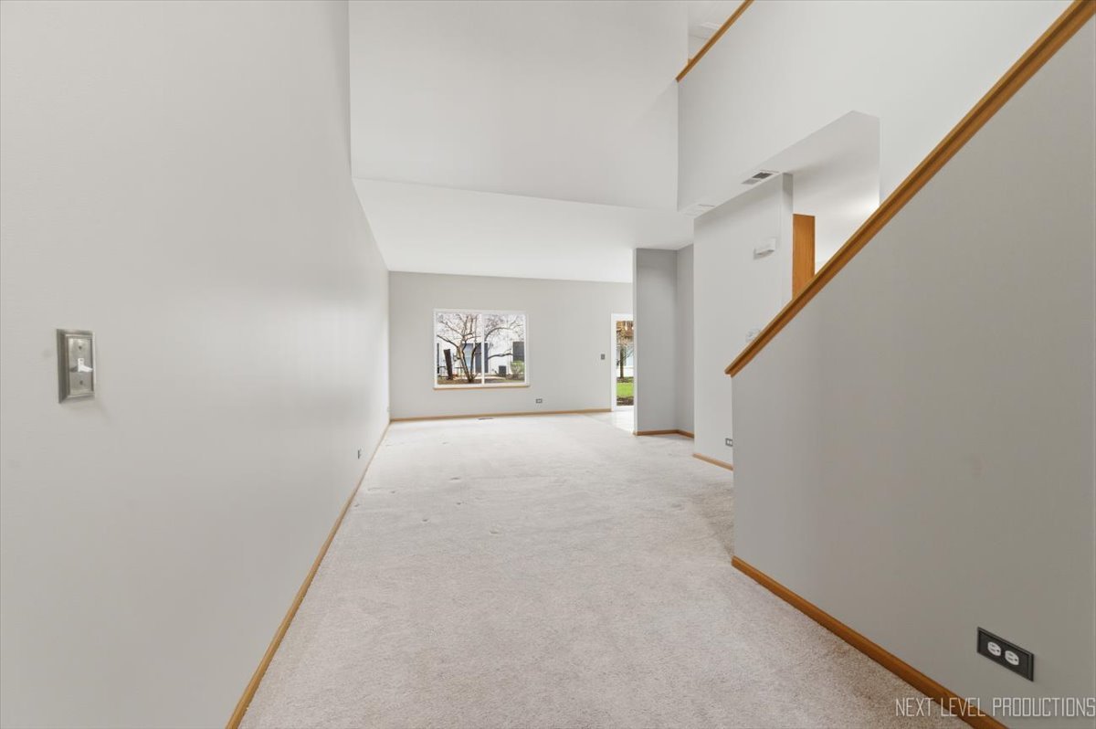 305 Thornwood Way #C, South Elgin, IL