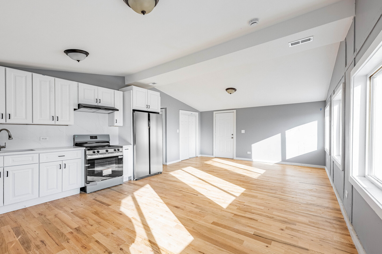 15334 Hoyne Avenue, Harvey, IL