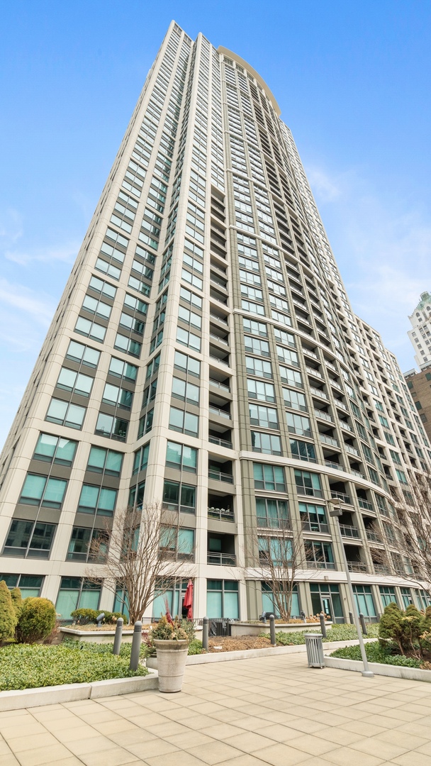 130 N Garland Court #3102, Chicago, IL