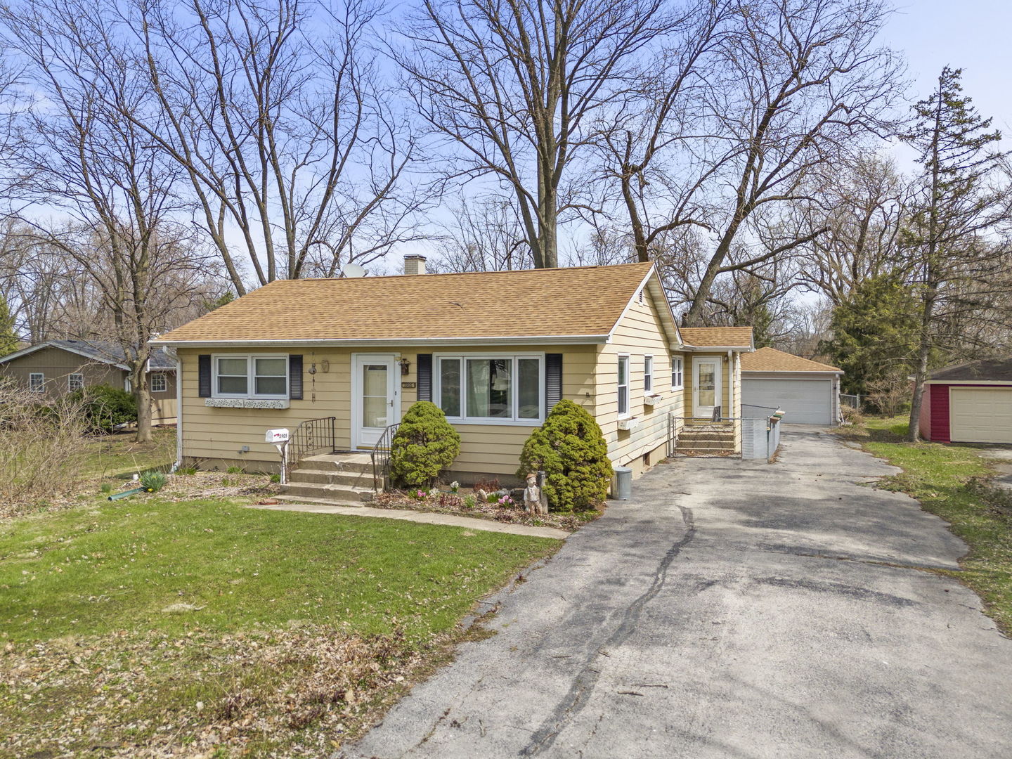 5905 Lee Avenue, Downers Grove, IL
