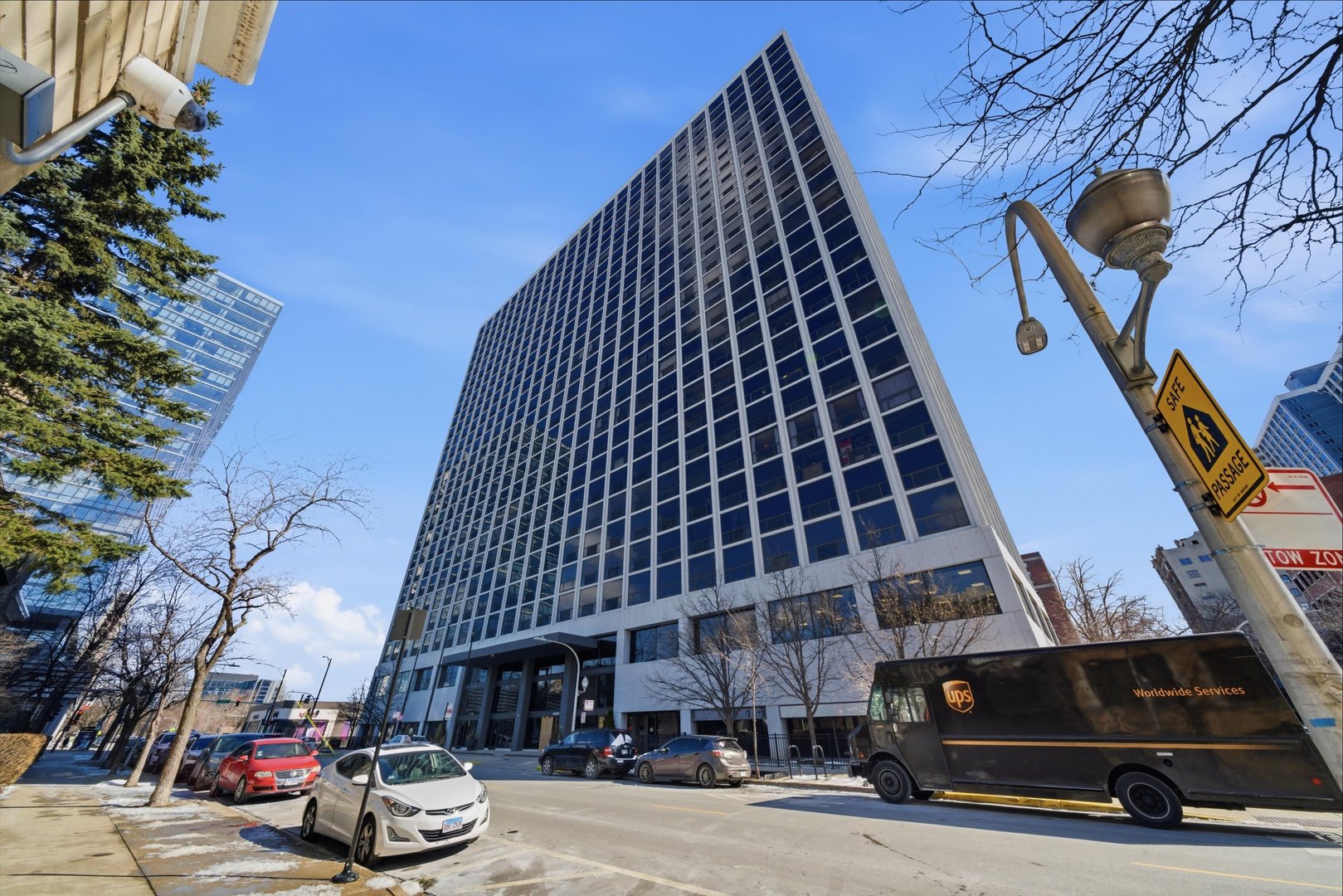 4343 N CLARENDON Avenue #613, Chicago, IL