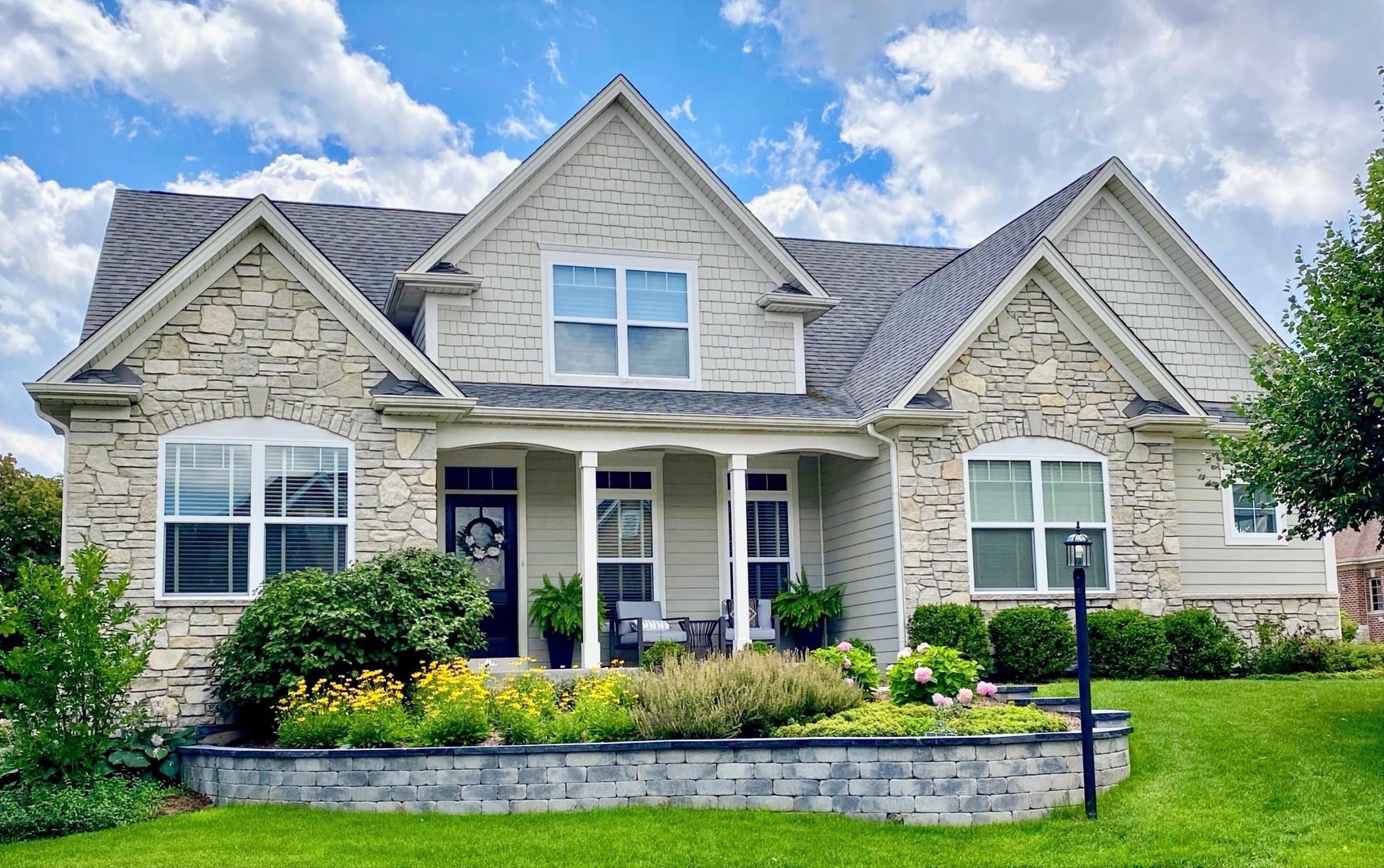 2061 Windham Circle, Wheaton, IL