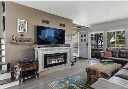 291 E Wilson Street, Elmhurst, IL