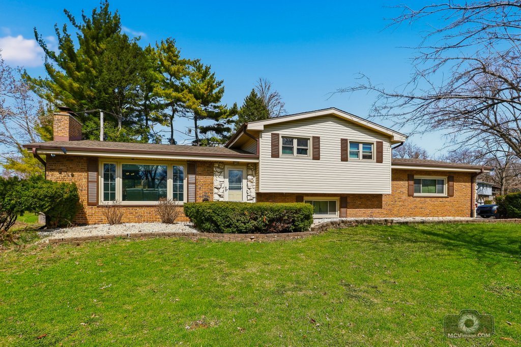 20W260 Meadow Lane, Lemont, IL