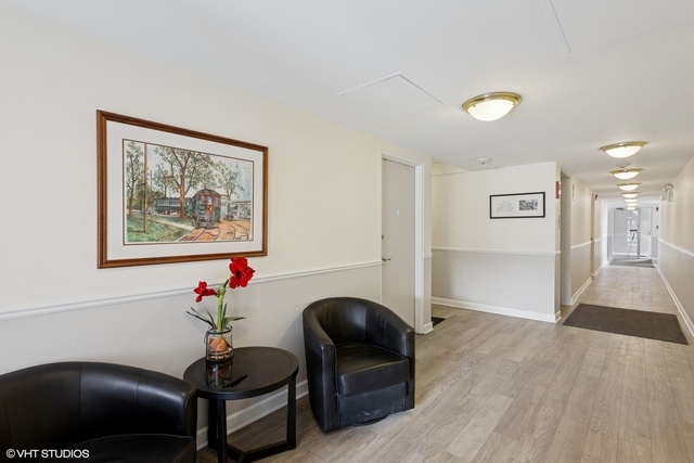 1136 Greenleaf Avenue #205, Wilmette, IL