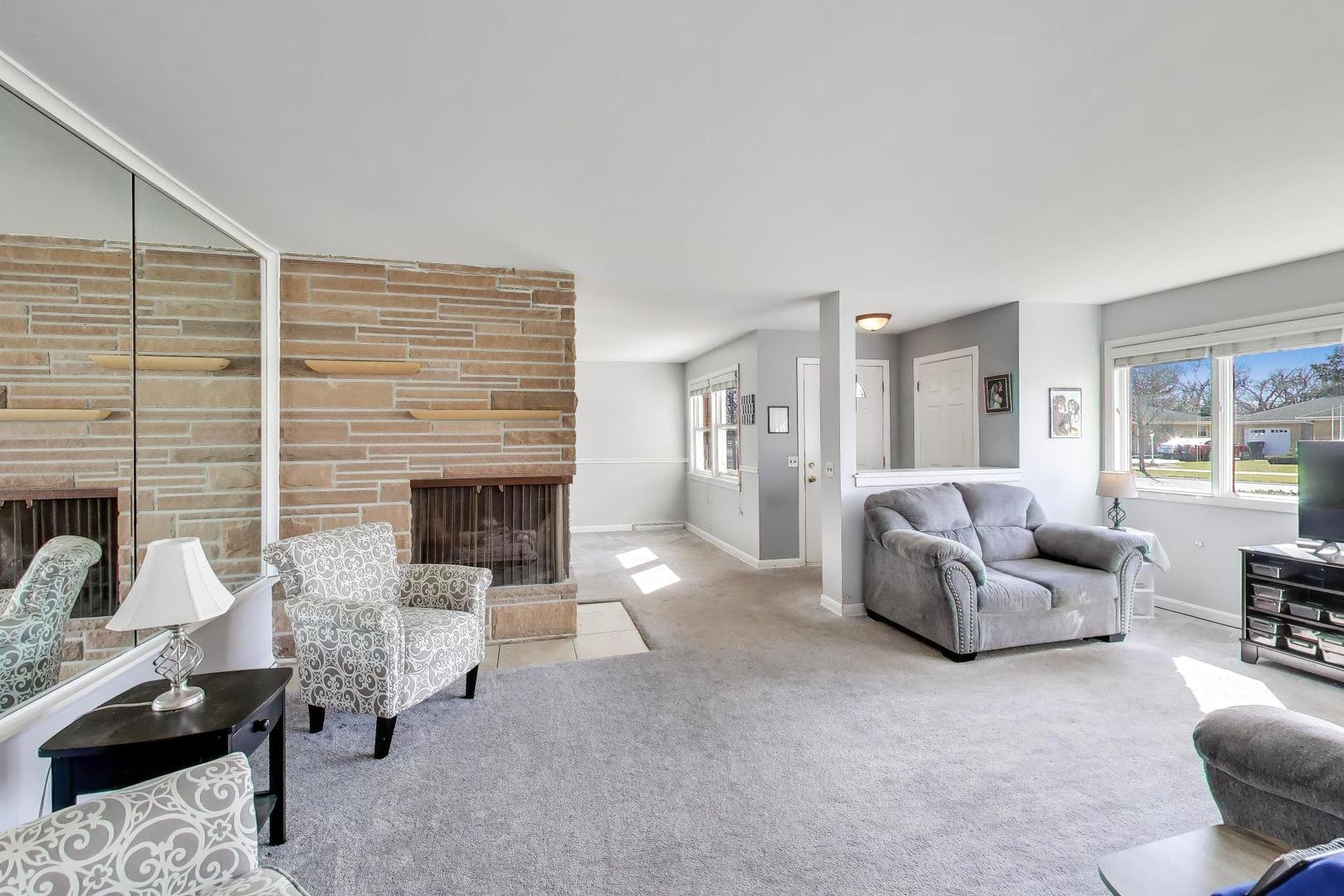 915 S Na Wa Ta Avenue, Mount Prospect, IL