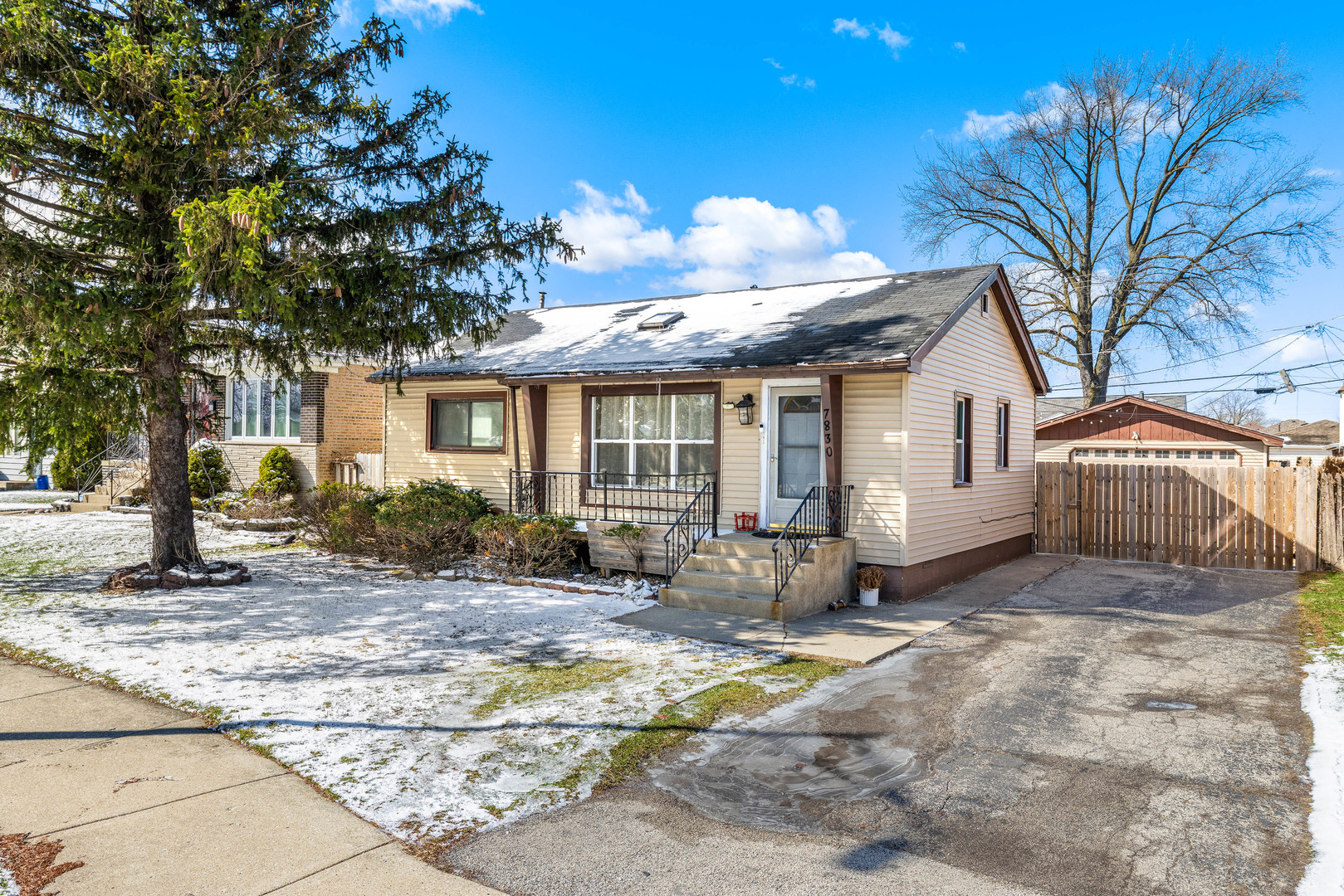 7830 Neenah Avenue, Burbank, IL