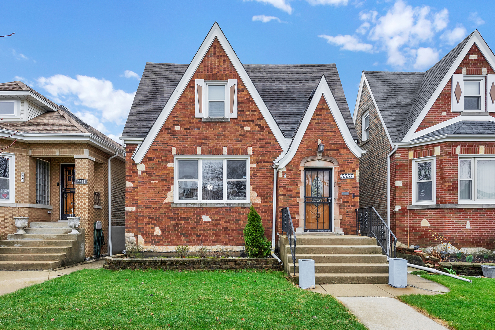 5537 W Melrose Street, Chicago, IL