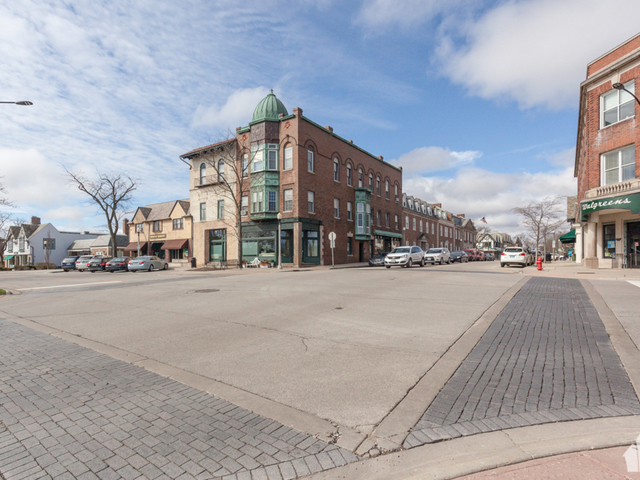 293 E Deerpath Road #32, Lake Forest, IL