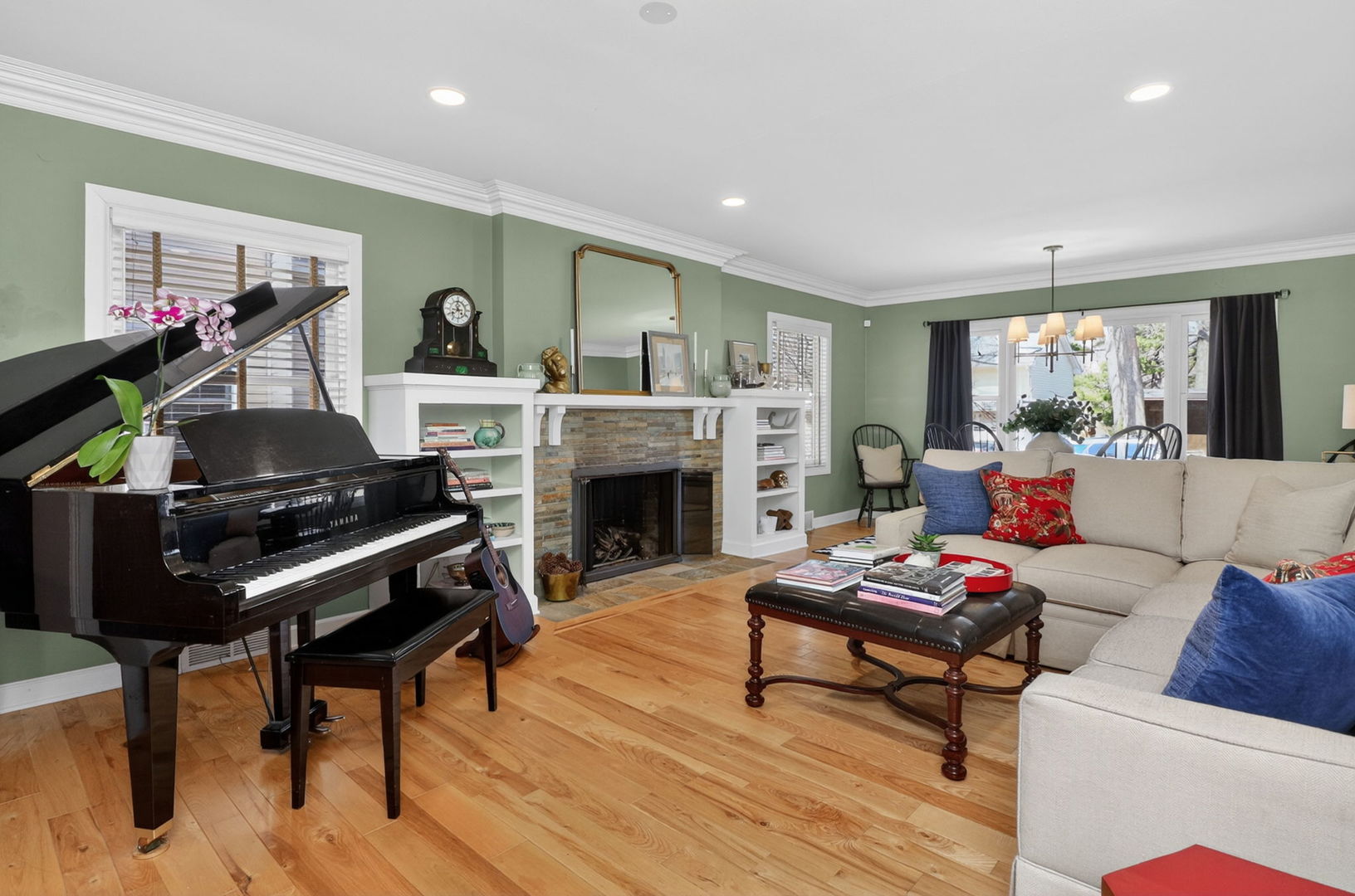 210 Woodward Avenue, Geneva, IL