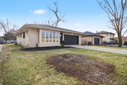 18263 Greenbay Avenue, Lansing, IL