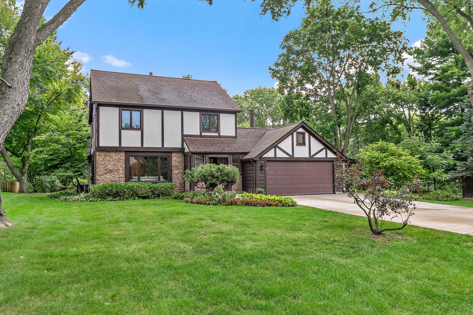 2916 Skyline Drive, Crystal Lake, IL