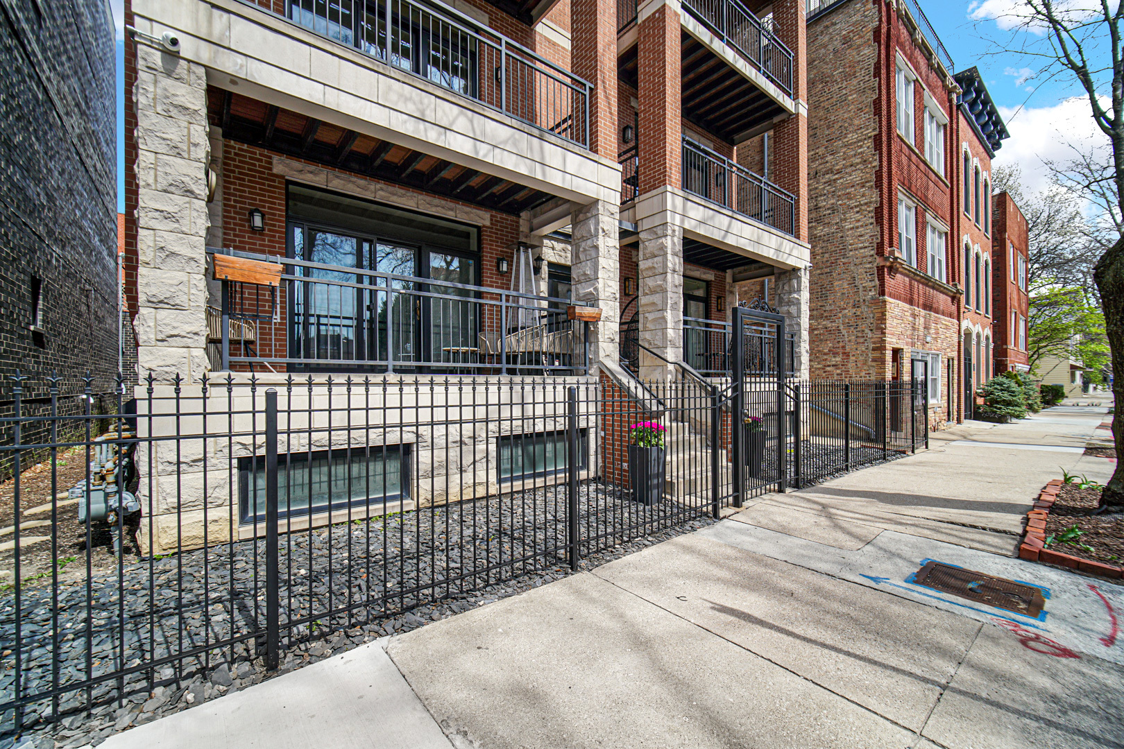 1040 W Polk Street #2B, Chicago, IL