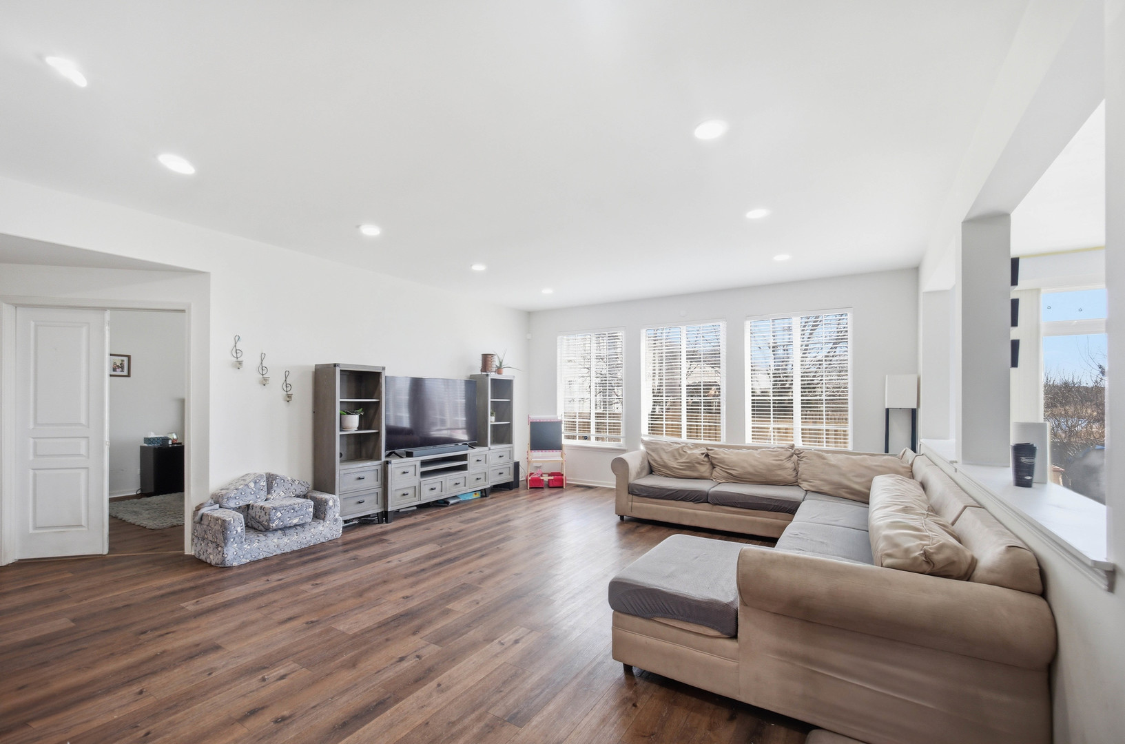 1341 S Meadow Lane, Round Lake, IL