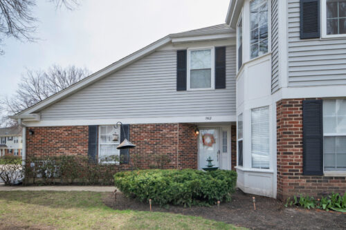 1903 Quaker Hollow Lane, Streamwood, IL