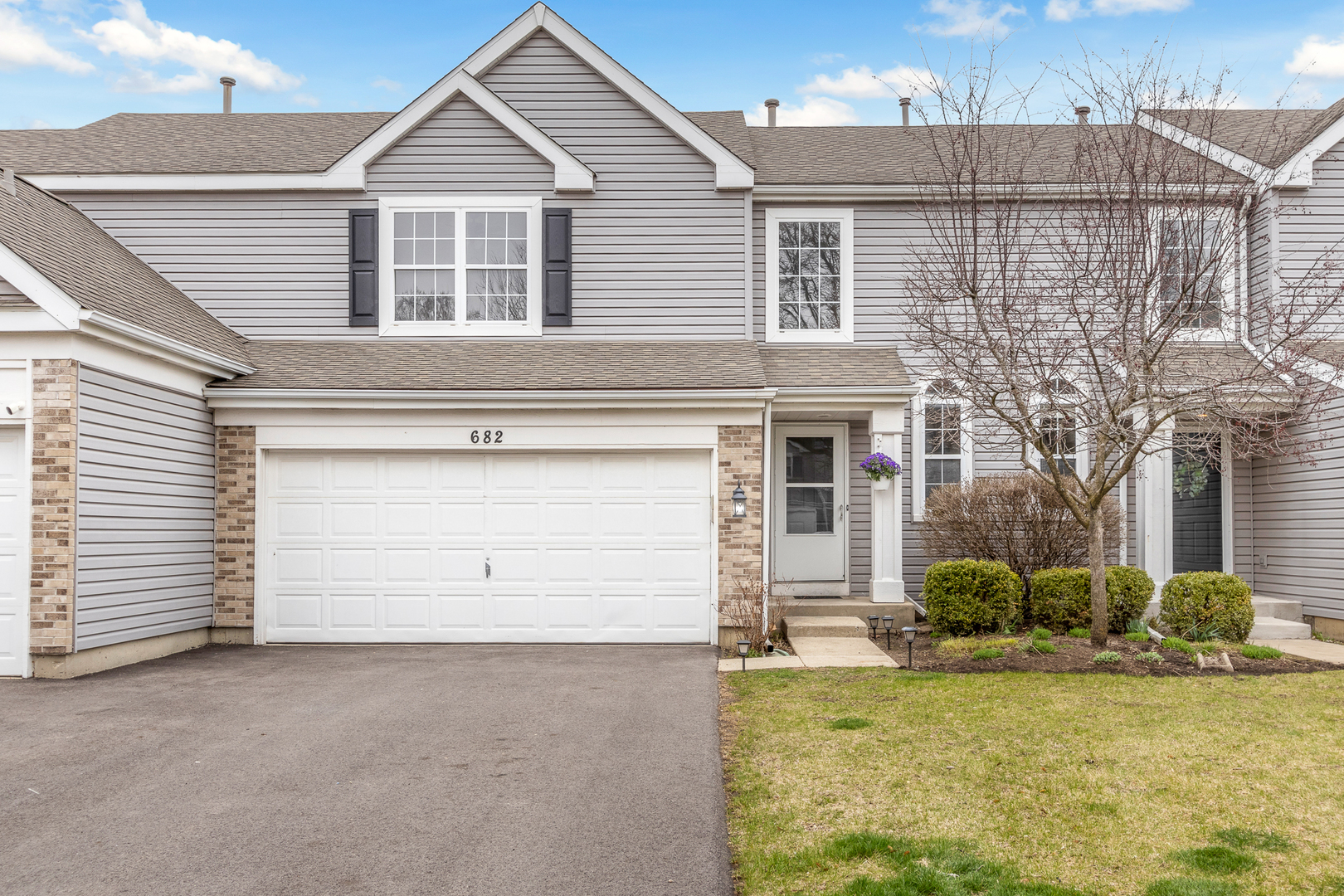 682 Silk Oak Lane, Crystal Lake, IL