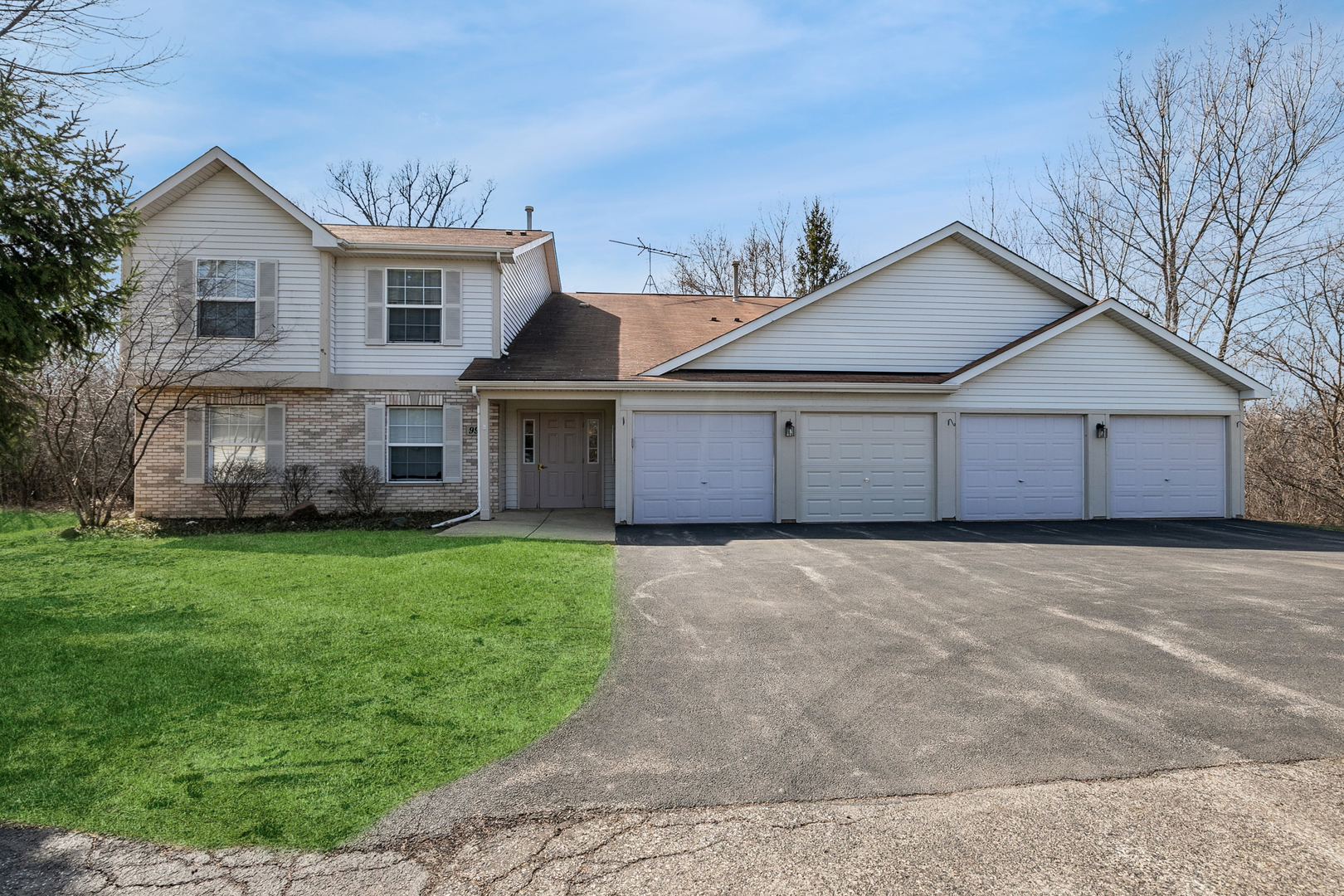 994 N Village Drive #1, Round Lake Beach, IL