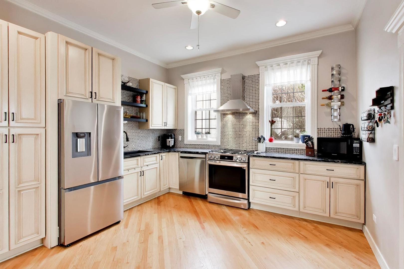 1232 W Nelson Street #B, Chicago, IL